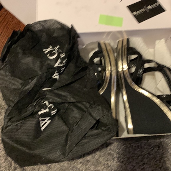 Wore twice only almost new size 8 very comfy - Picture 10 of 11